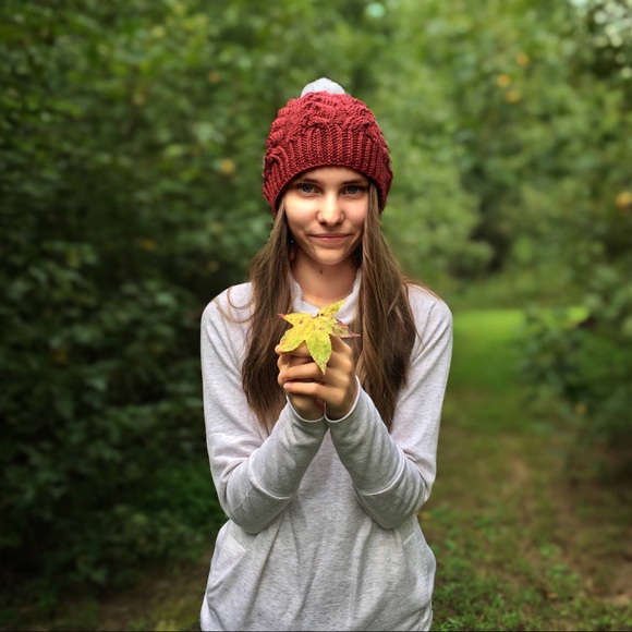 NWT Beanie Hat Gray Cable Knit Handmade Women Girl Teen OS Pom-Pom Merino Wool - Picture 7 of 8